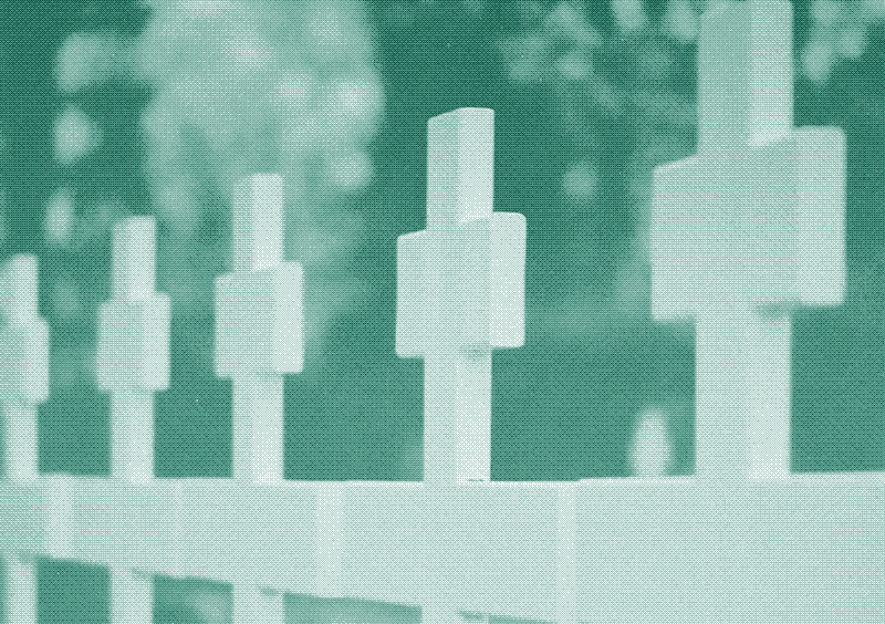 The white St. Andrew&rsquo;s crosses are characteristic for this cemetery. The graves, which are almost exclusively burials, are laid out in an east-west direction according to Orthodox tradition